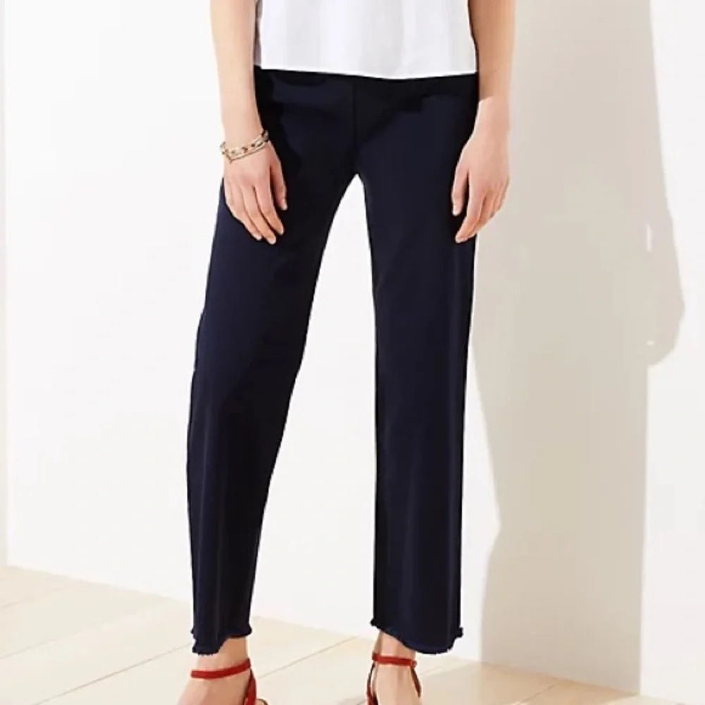 NWT LOFT Frayed Flare Crop Pants in Navy